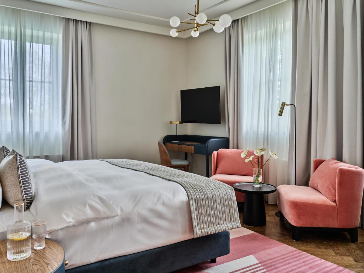 Hotel Altus Palace - Destigo Hotels Wrocław Exteriör bild A bedroom at the hotel