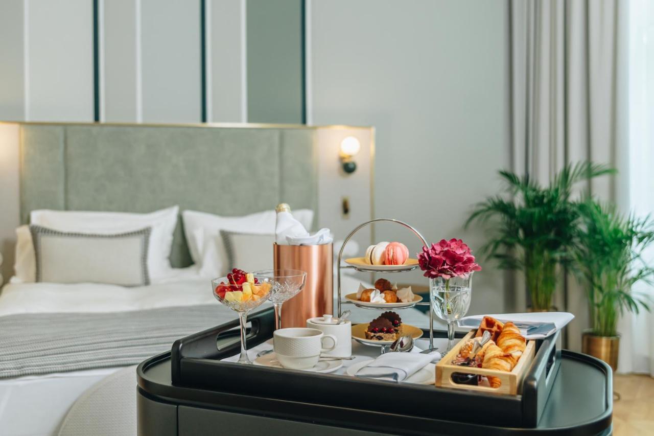 Hotel Altus Palace - Destigo Hotels Wrocław Exteriör bild Room service