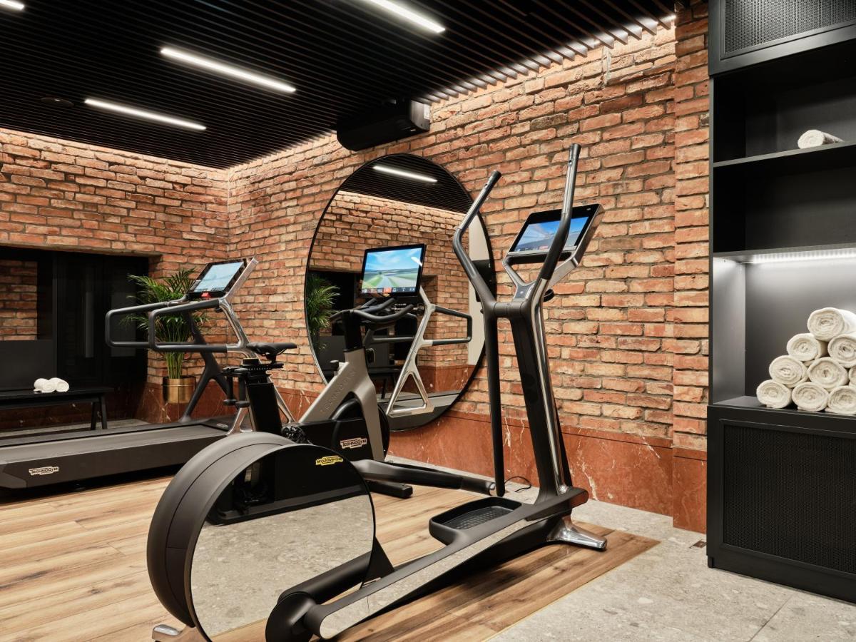 Hotel Altus Palace - Destigo Hotels Wrocław Exteriör bild CrossFit equipment